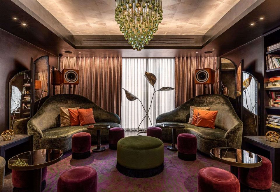 더 맨드레이크 호텔