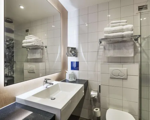 Radisson Hotel York Rooms Photos