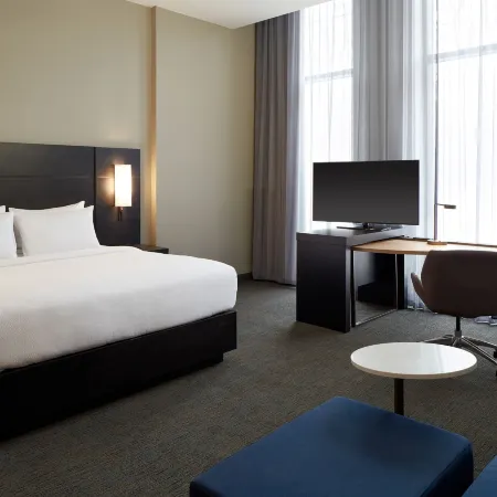 Residence Inn Montreal Midtown Отели рядом с достопримечательностью «Политехническая школа в Монреале»