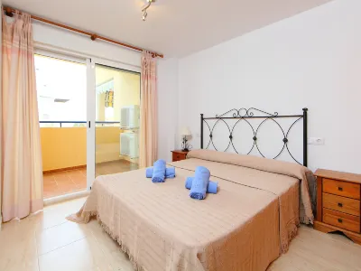Castillo Playa Almabrava, tienda de regalos附近的飯店