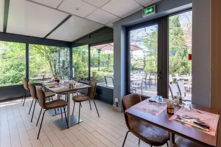 Campanile Rouen Sud - ZÉNITH - Parc Expo Отели в г. Клеон