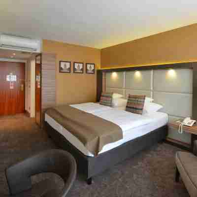 Best Western Plus Delta Park Hotel Rooms