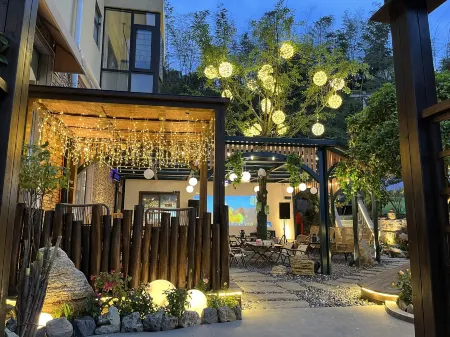 Yangtian Lake Yunxiang Shanju Inn Отели рядом с достопримечательностью «Yangtianhu Grassland»