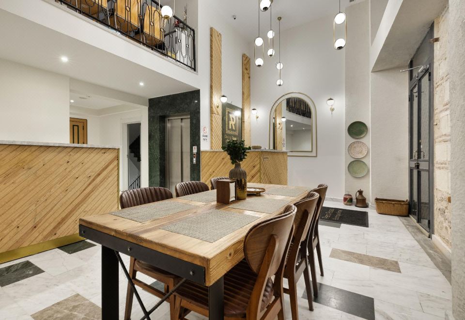 Pera Rasso Hotel의 세련된 라운지 공간