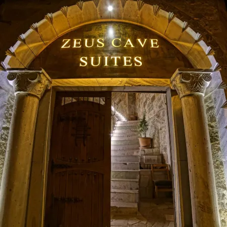 Zeus Cave SUITES