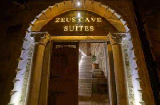 宙斯洞穴套房 鄰近格雷梅羅馬城堡的酒店