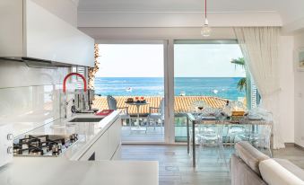 Beautiful Flat with Sea View Terrace - by Beahost Rentals