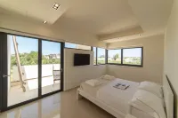Luxury Villa Mirror - 200Meters from the Beach!