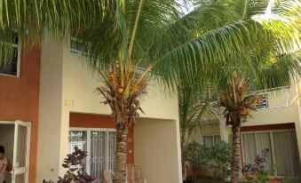 Lovely Apartment in Flic en Flac, Close to the Beach and All Amenities.