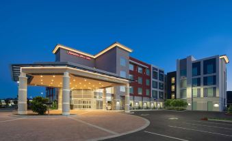 Hampton Inn & Suites - Gilroy, CA