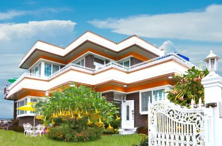 Yeosu Beautiful Garden Unshared House Pension Отели рядом с достопримечательностью «Aeyangwon History Hall»