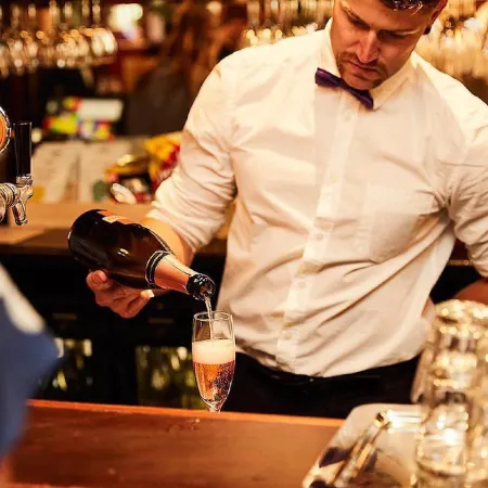 Bridgeview Hotel Willoughby Отели рядом с достопримечательностью «St Leonards»