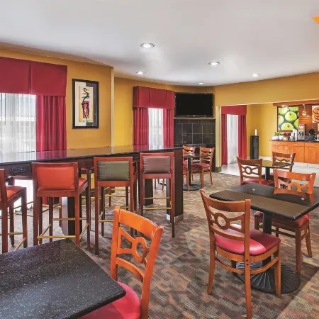 La Quinta Inn & Suites by Wyndham Columbus West - Hilliard