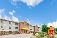 Super 8 by Wyndham Lenexa Overland Park/Mall Area Hotels in Lenexa