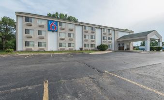 Motel 6 Lawrence, KS