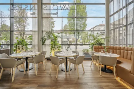 Radisson Hotel Kaunas Отели рядом с достопримечательностью «Костел Воскресения Христа»