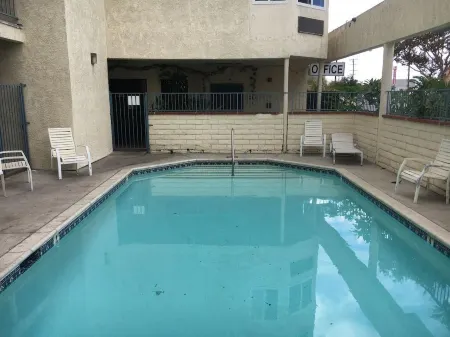 Bellflower Travel Inn