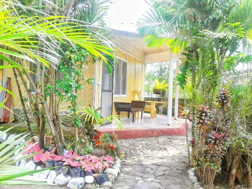 Pabua's Cottages - Airport Shuttle