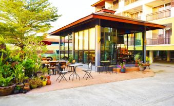 Nantharom Hotel and Restaurant