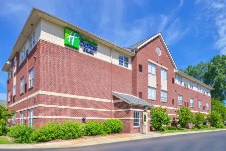 Holiday Inn Express & Suites Southfield - Detroit