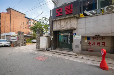 Anseong Yurim Отели рядом с достопримечательностью «Будда Myeongnyun-dong, Anseong-si, Gyeonggi-do»