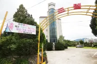 Yesan Grand Motel - parking