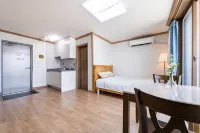 Samcheok Sea Star Pension (Yonghwa Beach)
