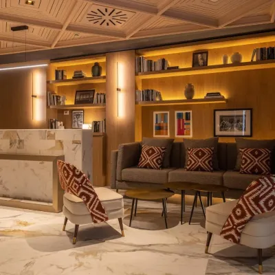Room Mate Leo, Granada Отели рядом с достопримечательностью «Площадь Биб-Рамбла»