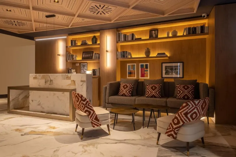 格拉納達里奧室友飯店