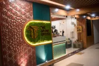 Hotel the Grand Crystal Hotels near BAPS Swaminarayan Mandir, Nikol