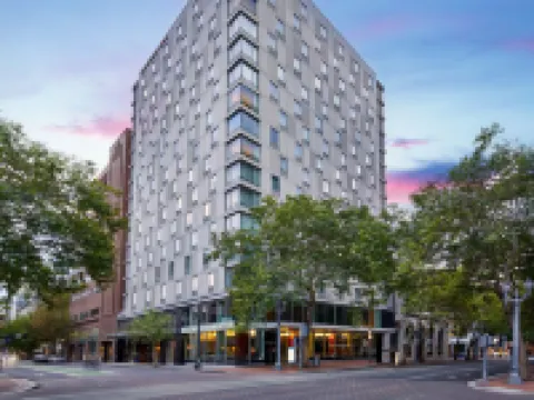 Courtyard Portland City Center Hotels near Pioneer Courthouse Square