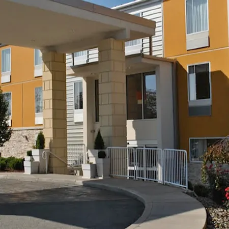 Holiday Inn Express PITTSBURGH E - WATERFRONT DR by IHG Отели рядом с достопримечательностью «Оранжерея Фиппса»