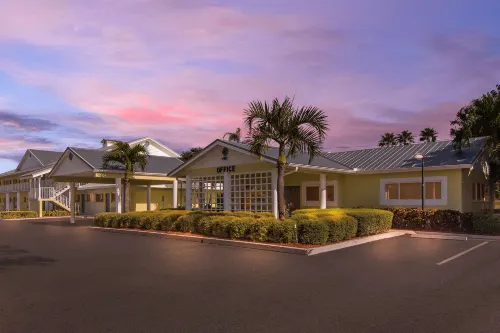Best Western Port St. Lucie - parking