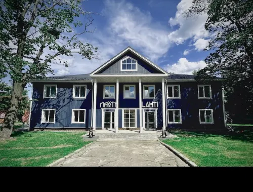 Lakhti Hotel
