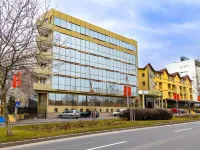 Hotel Sir Royal Hotels near S-Park