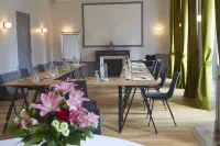 Hostellerie Cèdre & Spa Beaune Hotels in Savigny-lès-Beaune
