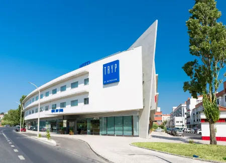 Tryp by Wyndham Leiria Отели рядом с достопримечательностью «Polytechnic of Leiria»