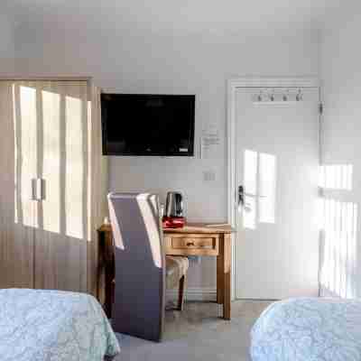 Apple House Wembley Twin Room Shared Bathroom Others
