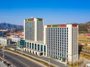 청더 위안바오산 홀리데이 인 호텔