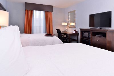 ゲストルーム(クイーンベッド2台)(バリアフリー対応バスタブ)(禁煙) ハンプトン イン ローマの写真