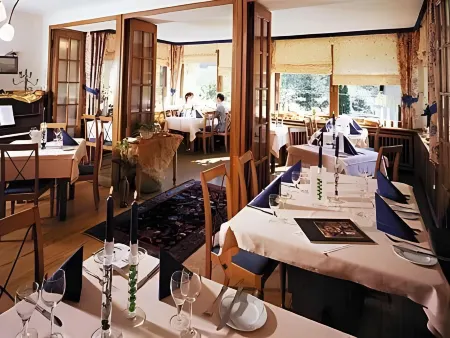 Hotel Zur Post Отели в г. Поммерн