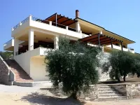 Moonbeam Hotel Hotels near Pefkari Beach