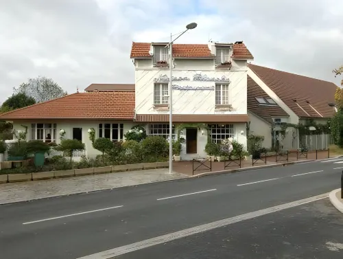 Hôtel Restaurant Maison Blanche Hotel a Rungis