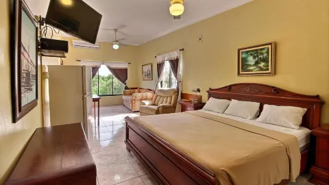 Hotel Garant & Suites in Victoria