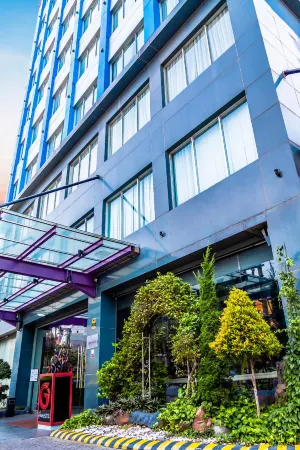 G Suites Hotel by Amithya Отели в г. Gubeng