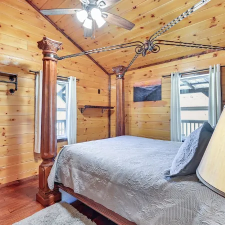 Fireside Evenings: Red River Gorge Gem w/ Hot Tub