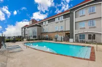 La Quinta Inn & Suites by Wyndham Bridge City - Swimmingpools