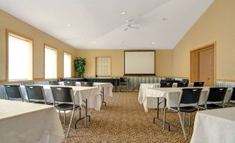 Super 8 by Wyndham Lethbridge