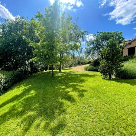 Spoleto Tranquilita Sleeps 20 with Wifi Pool Yoga Studio Gardens and Views