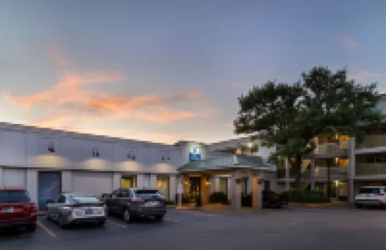 Best Western Savannah Historic District Hotels near Ghost Coast Distillery